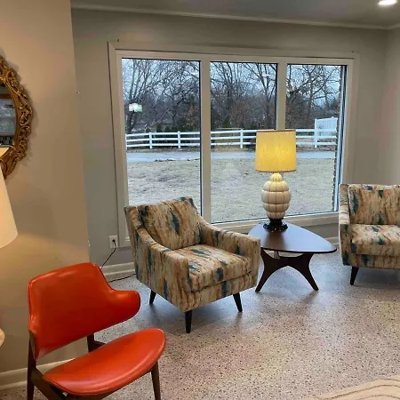 1959 Neighborhood Woods Villa
